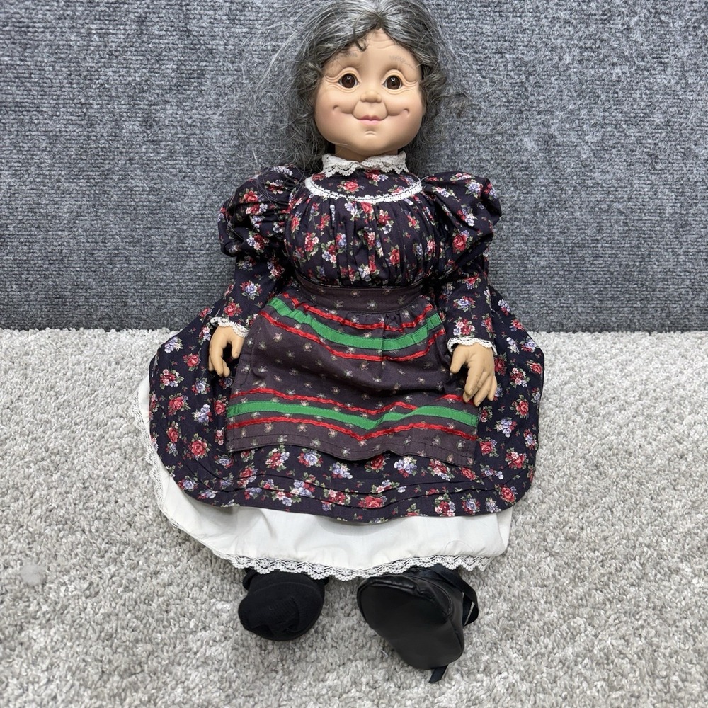 Vintage 1993 Granny World doll 20" missing shoe gray hair apron Grannyworld